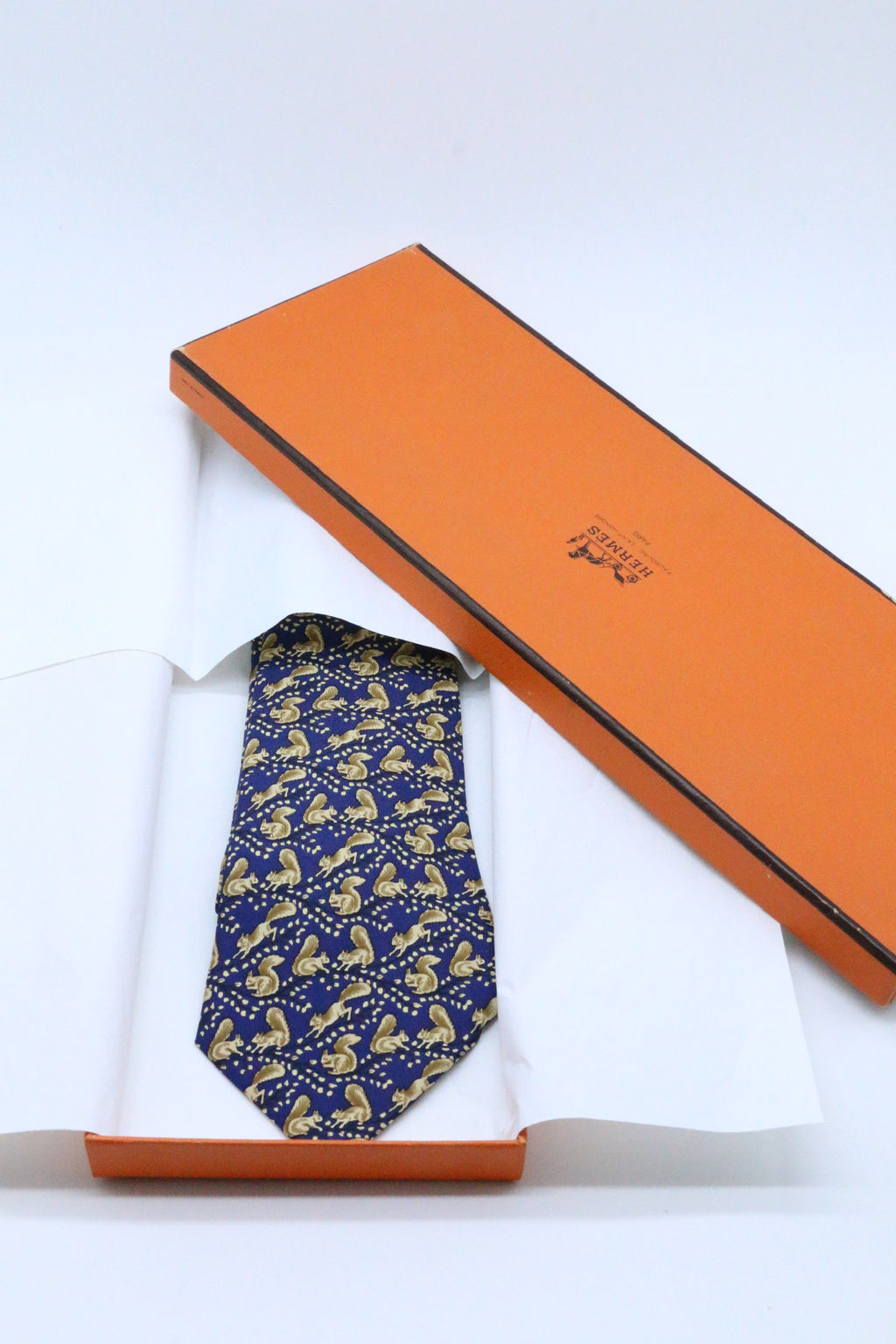 Corbata  Hermés azul con ardillas doradas