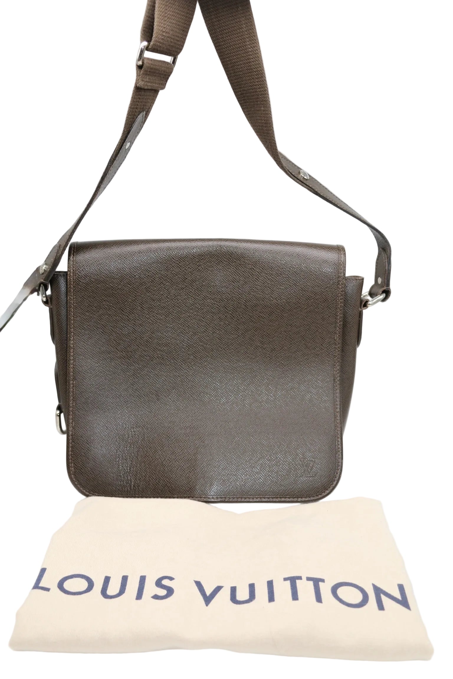 Louis Vuitton Taiga Andrei Crossbody Messenger Bag