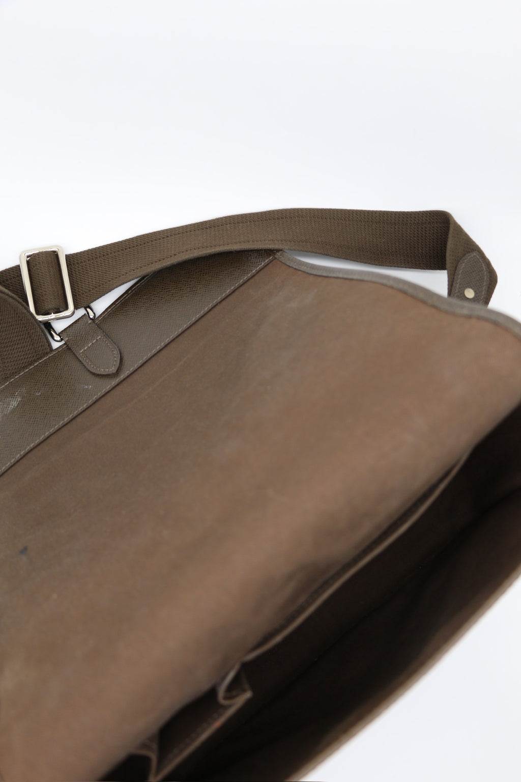 Louis Vuitton Taiga Andrei Crossbody Messenger Bag