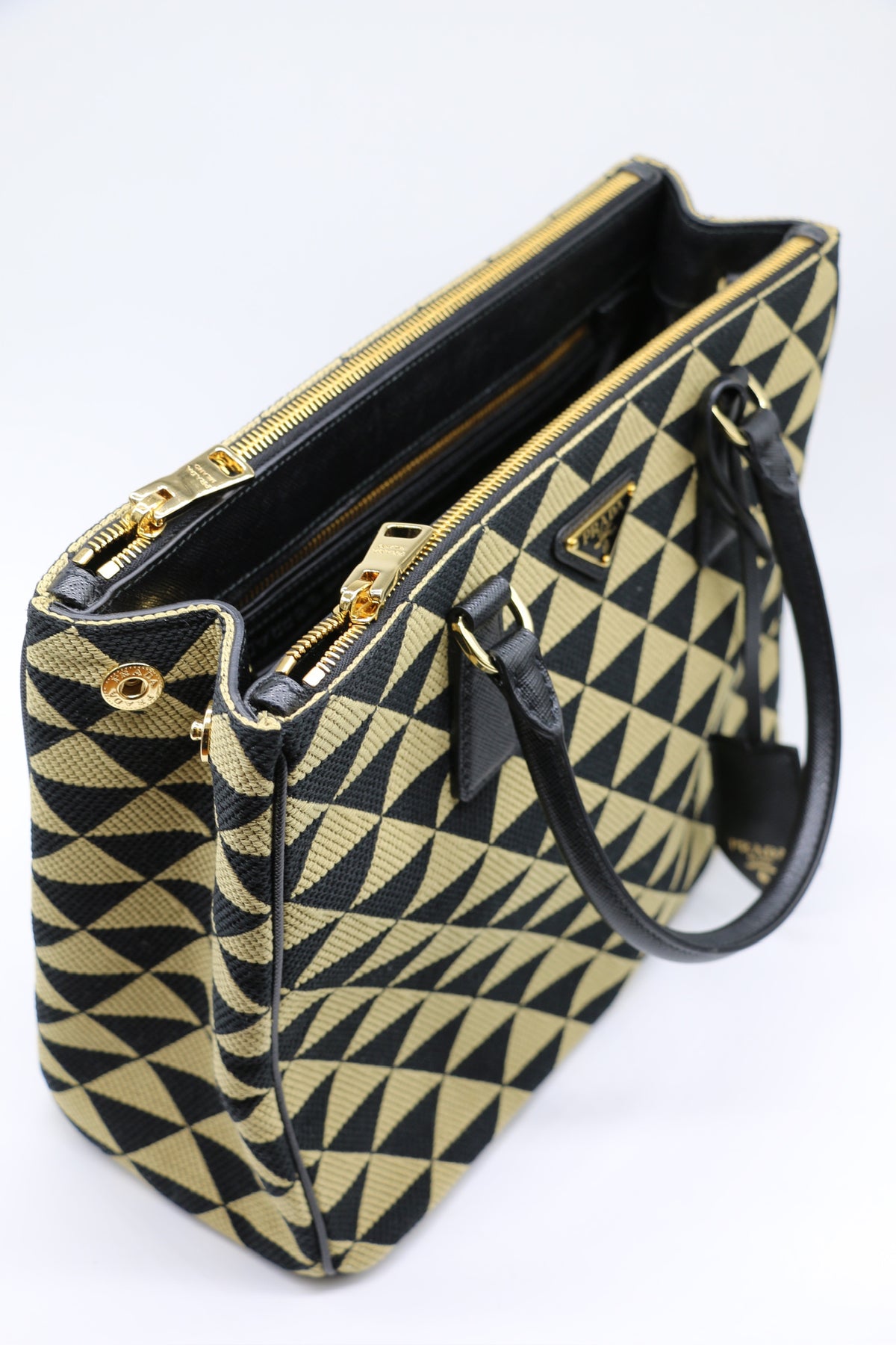 Prada Tote Symbole