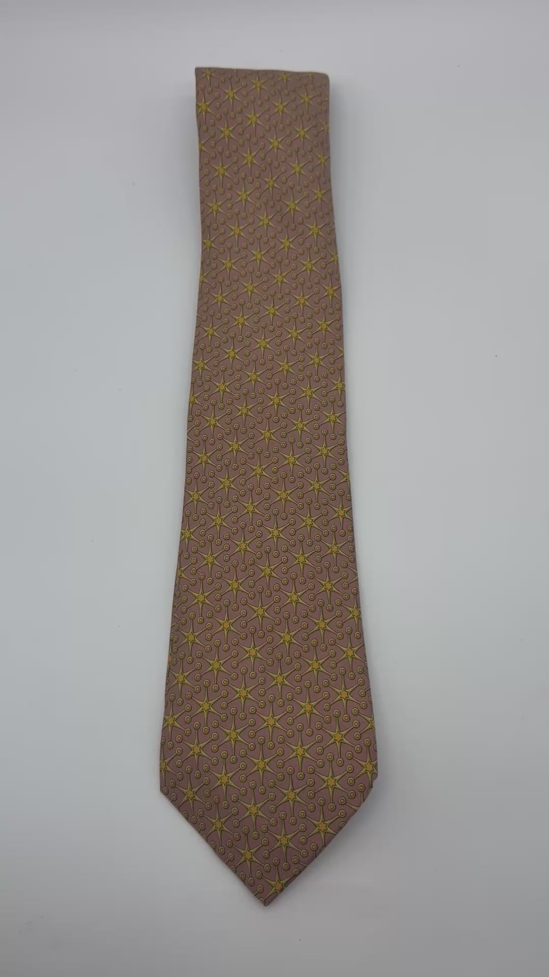 Corbata Hermés estrellas amarillas