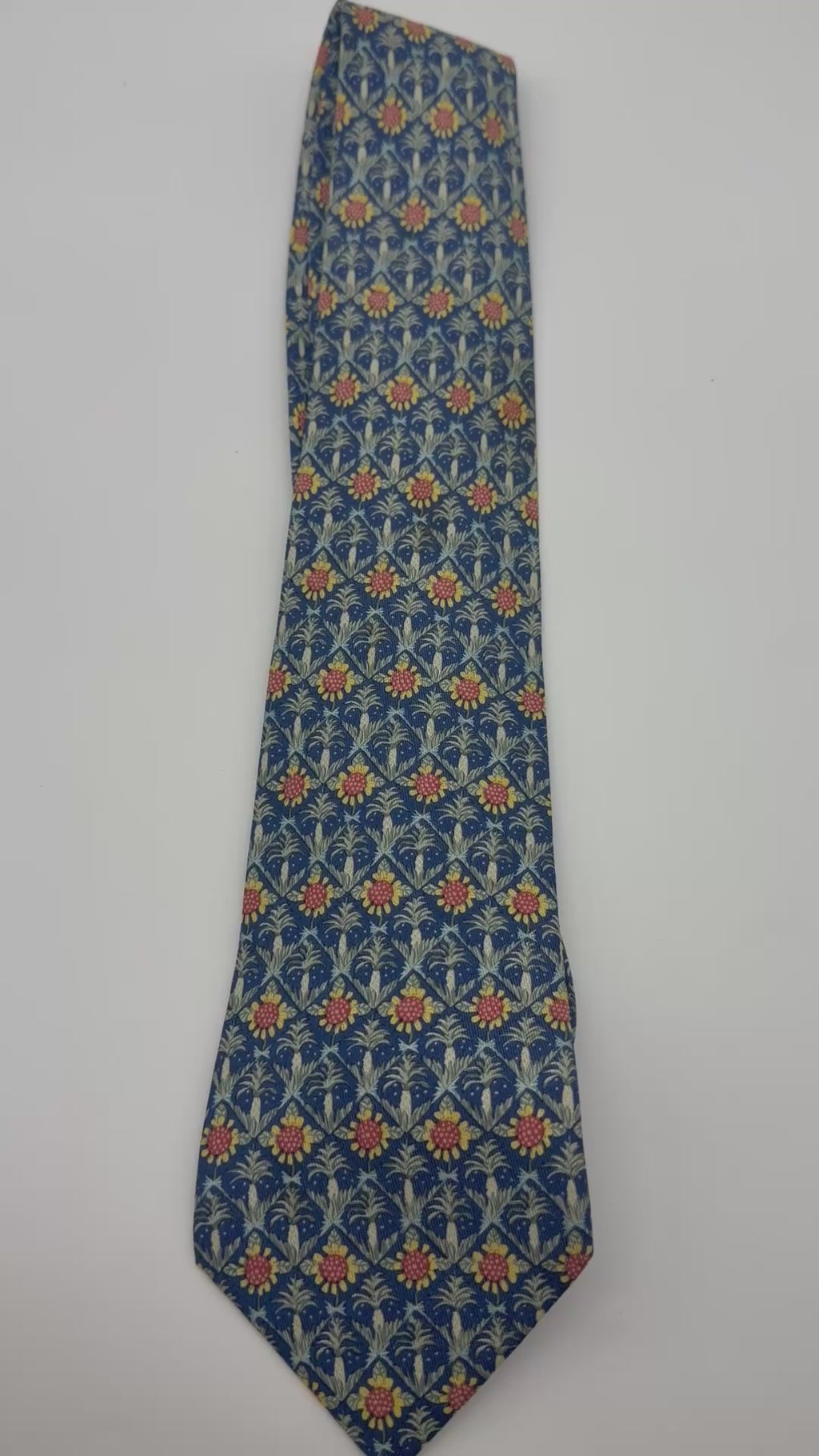 Corbata Hermés azul con flores/frutas
