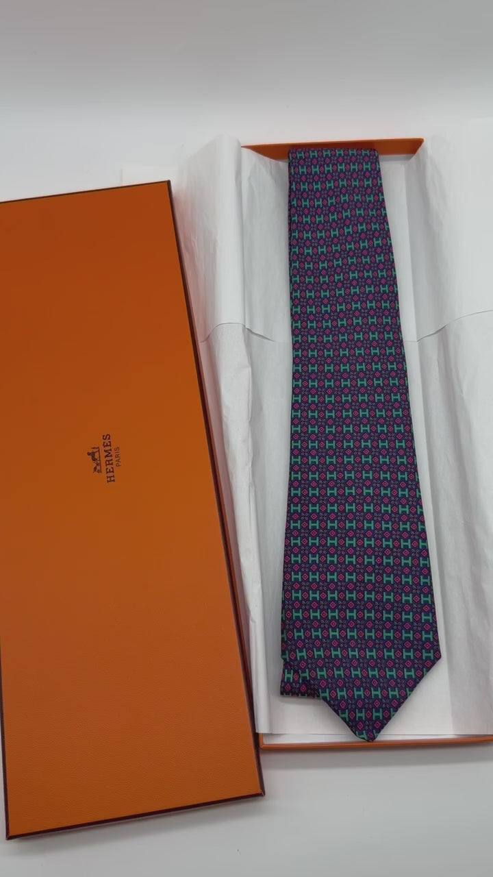 Corbata Hermés morado y H verdes