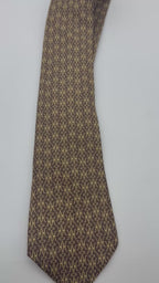 Corbata Hermés café clarito con H amarillas